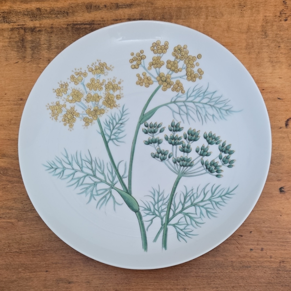 Horchow Botanical Herb Seed Salad Plate 7.75" Fennel Seed